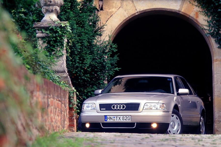 Audi A8 4.2 Quattro (D2) 1999 года  (фото 2 из 13)